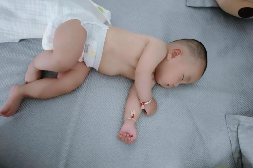 深圳合法供卵试管中心六个月宝宝眼睛散光